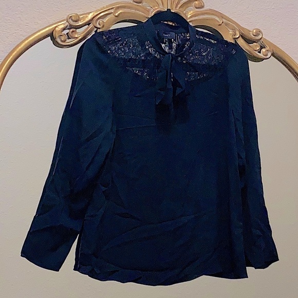 THEORY Long-Sleeve Lace Yoke Tie Neck Top Size S - Picture 4 of 9